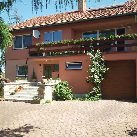 Apartman Na Skale Kostelec nad Orlici Екстер'єр фото