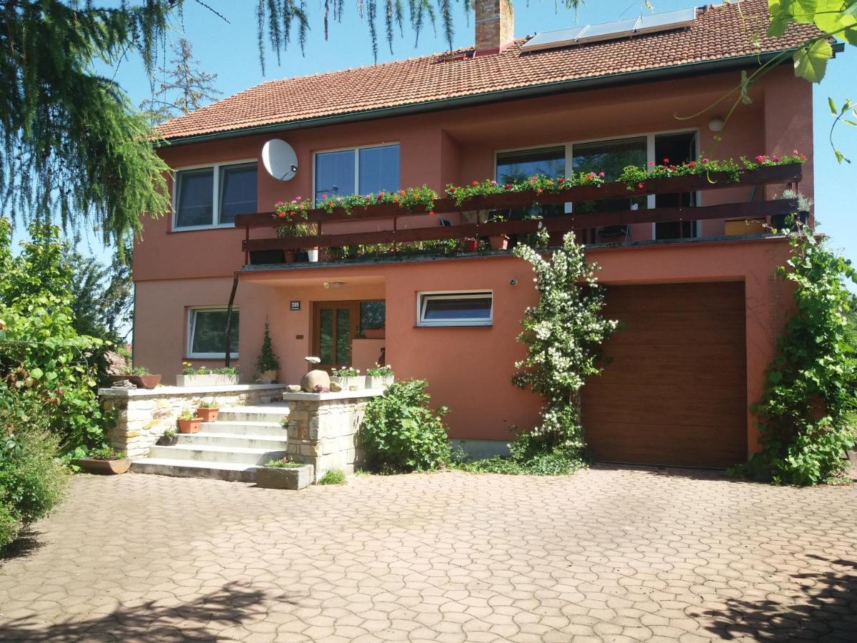 Apartman Na Skale Kostelec nad Orlici Екстер'єр фото